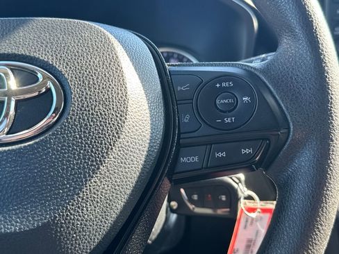 Used 2021 Toyota RAV4 LE image 19