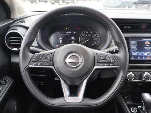 Used 2023 Nissan Kicks SV image 14