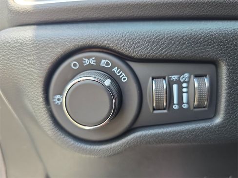 New 2026 Chrysler Voyager LX image 28