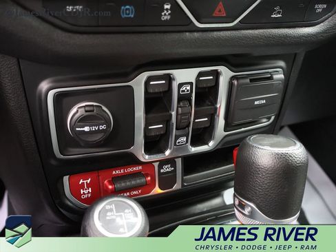 Used 2024 Jeep Wrangler Unlimited AWD/4WD image 37