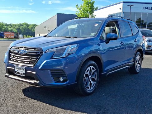 Certified 2024 Subaru Forester Premium AWD/4WD image 3