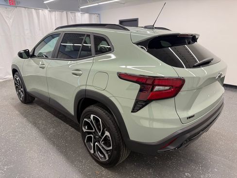 Used 2024 Chevrolet Trax RS w/ Driver Confidence Package image 3