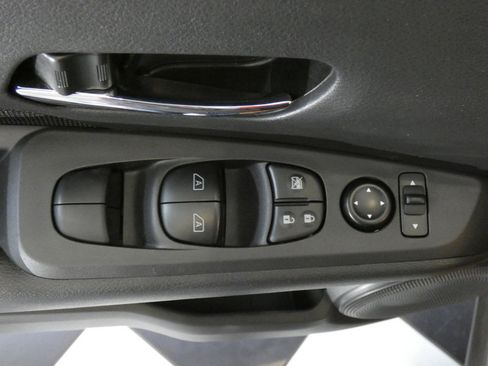 Used 2024 Nissan Kicks SV FWD image 18