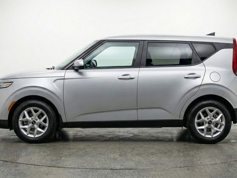 Used 2025 Kia Soul LX w/ LX Technology Package FWD image 5