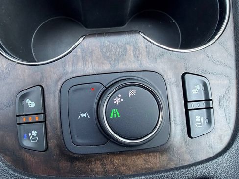 Used 2020 GMC Acadia Denali w/ Technology Package FWD image 11