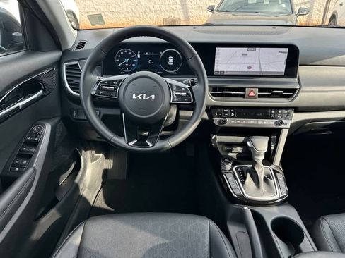 Used 2025 Kia Seltos EX w/ EX Sunroof Package image 10