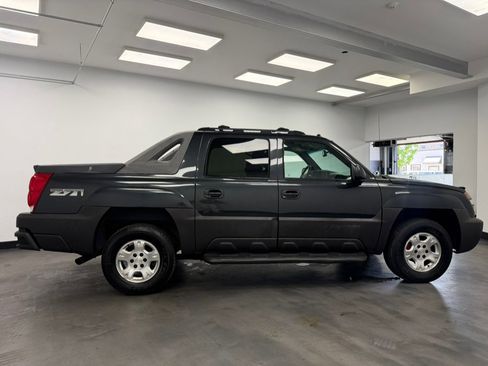 Used 2003 Chevrolet Avalanche 4x4 w/ Suspension Package, Off-Road image 11