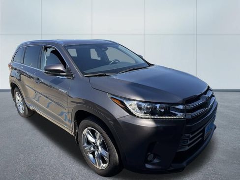 Used 2017 Toyota Highlander Limited w/ Protection Package #3 AWD/4WD image 2