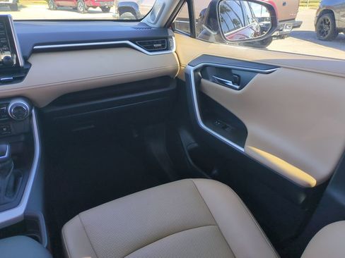 Used 2021 Toyota RAV4 Limited image 16