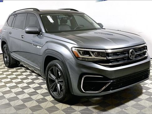 Used 2021 Volkswagen Atlas SE w/ Panoramic Sunroof Package FWD image 3