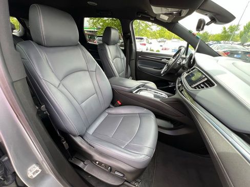 Used 2024 Buick Enclave Premium AWD/4WD image 32