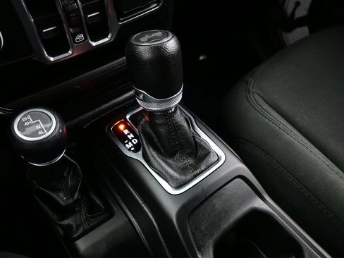 Used 2021 Jeep Wrangler Unlimited Sport AWD/4WD image 19