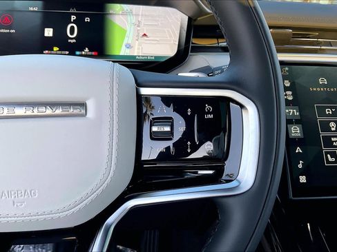 New 2026 Land Rover Range Rover Sport SE image 18