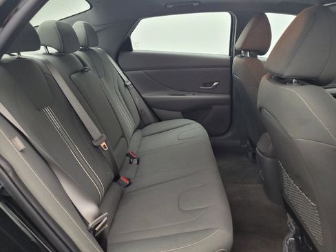 Used 2025 Hyundai Elantra SEL FWD image 19