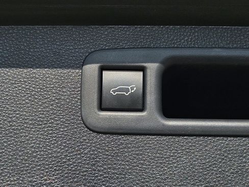 Used 2021 Toyota Highlander XLE image 10