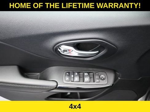 Used 2023 Jeep Cherokee Altitude Lux AWD/4WD image 13