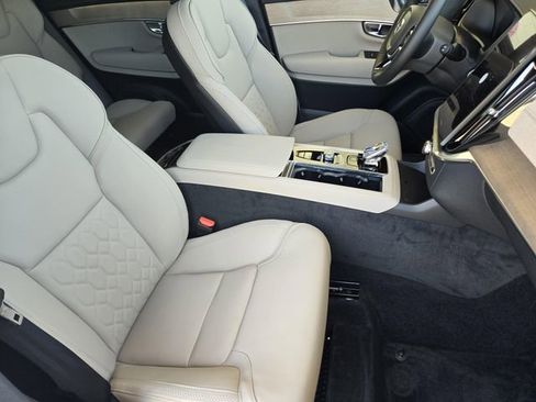 Used 2025 Volvo XC90 B6 Plus w/ Protection Package Premier image 18