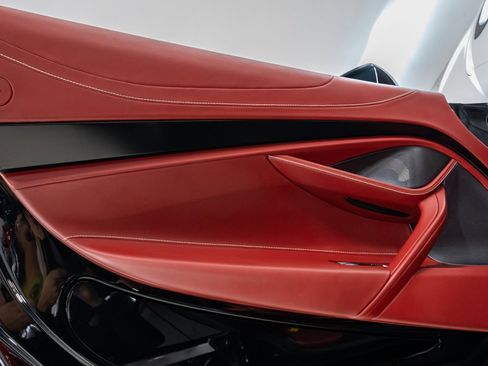 Used 2024 McLaren 750S Spider image 46