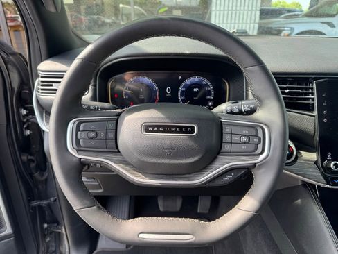Used 2024 Jeep Wagoneer Series II w/ Flexible Seating Group AWD/4WD image 8