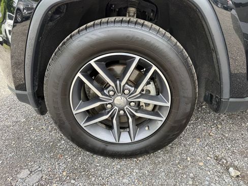 Used 2017 Jeep Grand Cherokee Limited RWD image 10