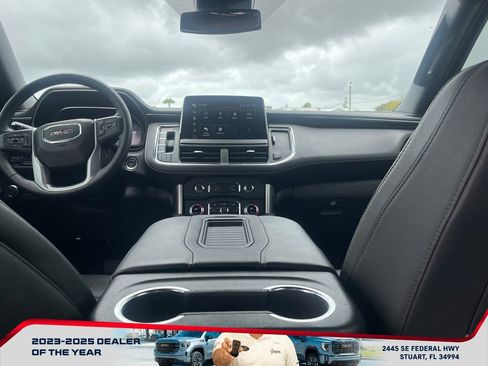 Used 2024 GMC Yukon SLT w/ SLT Luxury Package image 16