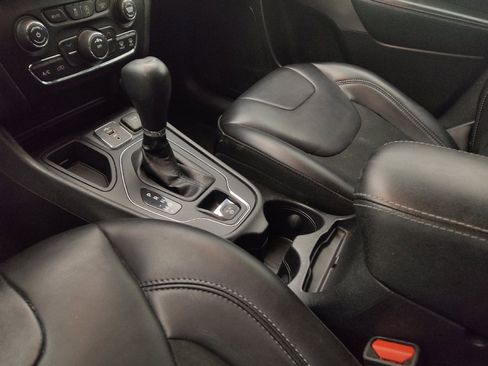 Used 2019 Jeep Cherokee Latitude Plus w/ Cold Weather Group image 26