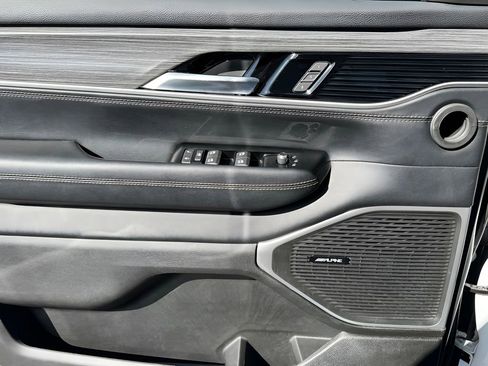 Used 2024 Jeep Wagoneer L Series III w/ Flexible Seating Group image 12