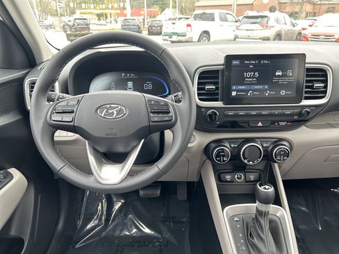 New 2025 Hyundai Venue SEL image 19