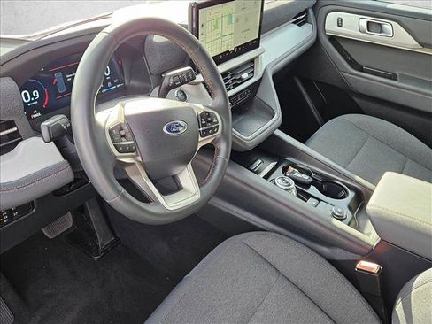 Used 2025 Ford Explorer Active image 10