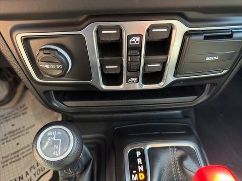 Used 2024 Jeep Wrangler Unlimited Sahara AWD/4WD image 28