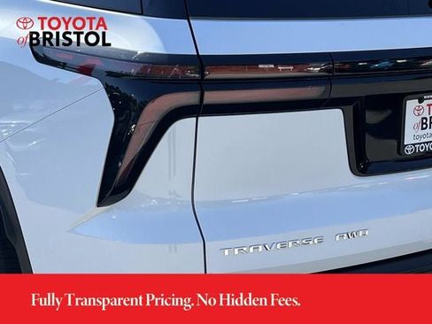 Used 2026 Chevrolet Traverse LT w/ Driver Confidence Package AWD/4WD image 5