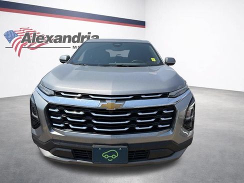Used 2025 Chevrolet Equinox LT AWD/4WD image 2