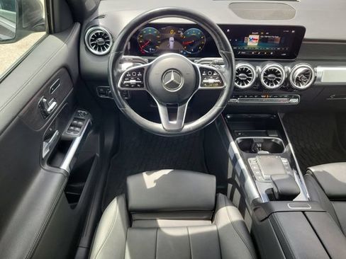 Used 2023 Mercedes-Benz GLB 250 4MATIC w/ Premium Package image 13