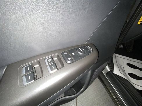 Used 2021 Kia Sportage S image 13