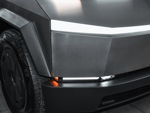 Used 2025 Tesla Cybertruck AWD Crew Cab image 77