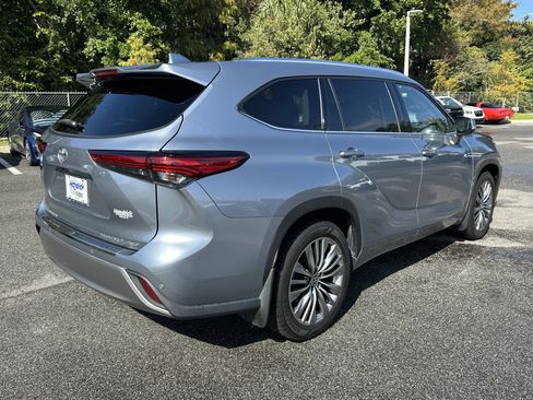 Used 2021 Toyota Highlander Platinum image 10