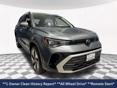 Used 2025 Volkswagen Taos SE w/ Panoramic Sunroof Package image 2