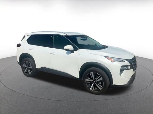 Used 2026 Nissan Rogue SL AWD/4WD image 2
