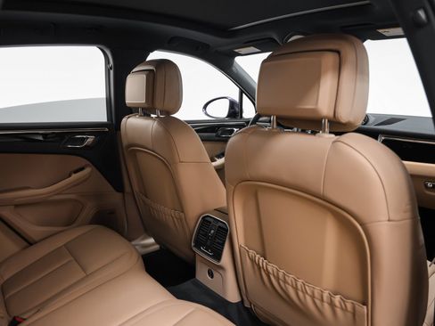 Certified 2026 Porsche Macan AWD/4WD image 23