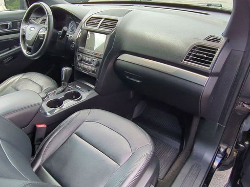 Used 2018 Ford Explorer XLT w/ Equipment Group 202A image 33