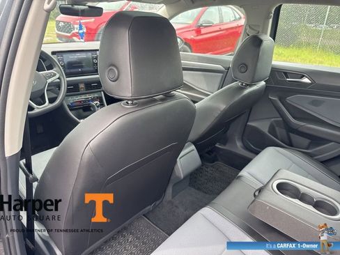 Used 2025 Volkswagen Jetta SE w/ Sunroof Package FWD image 11