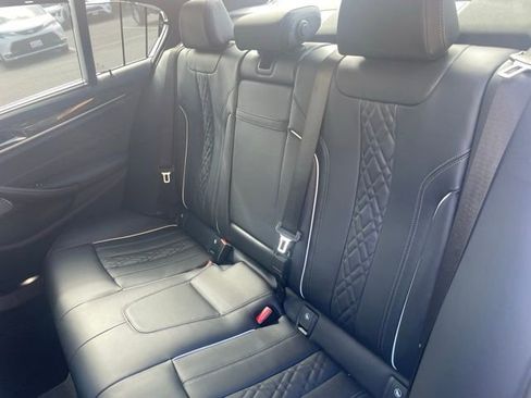 Used 2023 BMW 530e w/ Executive Package image 32