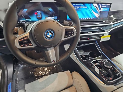 New 2026 BMW X5 xDrive50e w/ M Sport Package AWD/4WD image 18