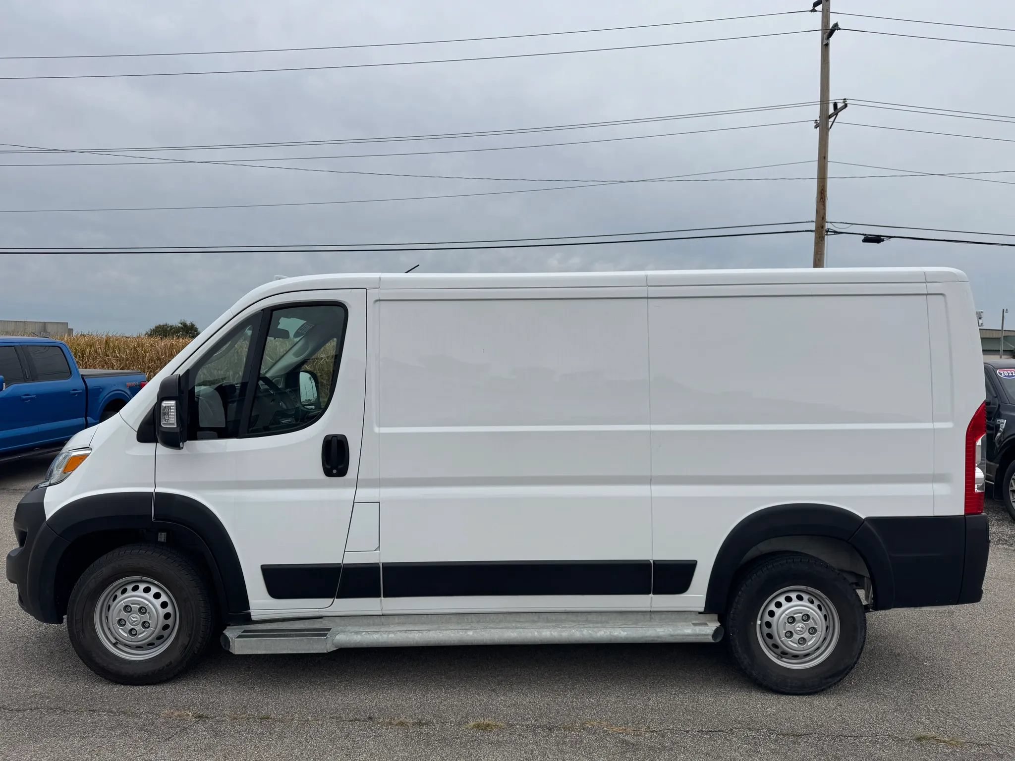 Used 2025 RAM ProMaster 2500 w/ U-Haul Equipment Group FWD image 1
