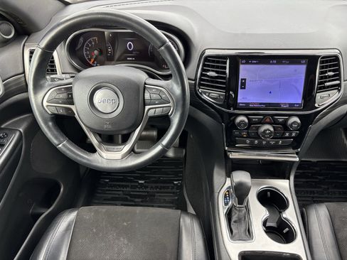 Used 2019 Jeep Grand Cherokee Laredo w/ Laredo X Package image 16