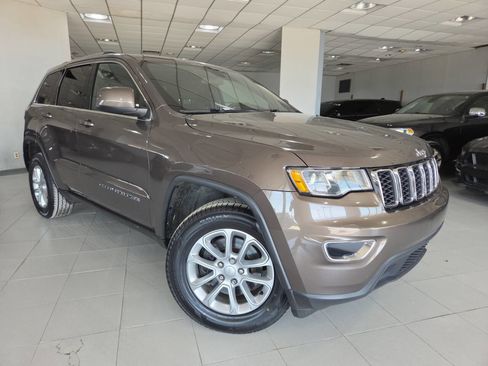 Used 2021 Jeep Grand Cherokee Laredo AWD/4WD image 1