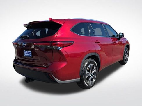 Used 2020 Toyota Highlander XLE FWD image 4