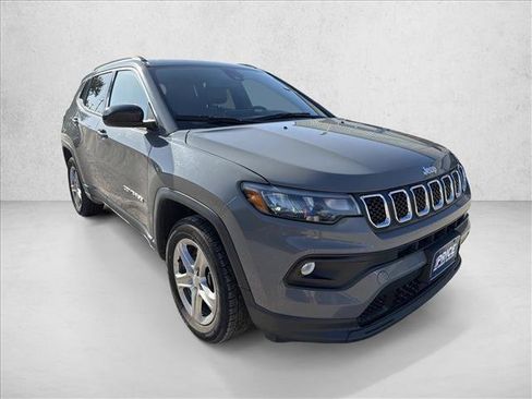 Used 2024 Jeep Compass Latitude AWD/4WD image 7