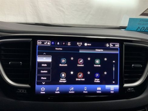 Used 2025 Chrysler Pacifica Select FWD image 37