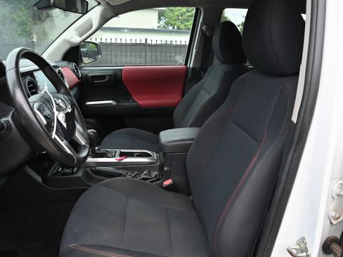 Used 2020 Toyota Tacoma SR5 RWD image 10